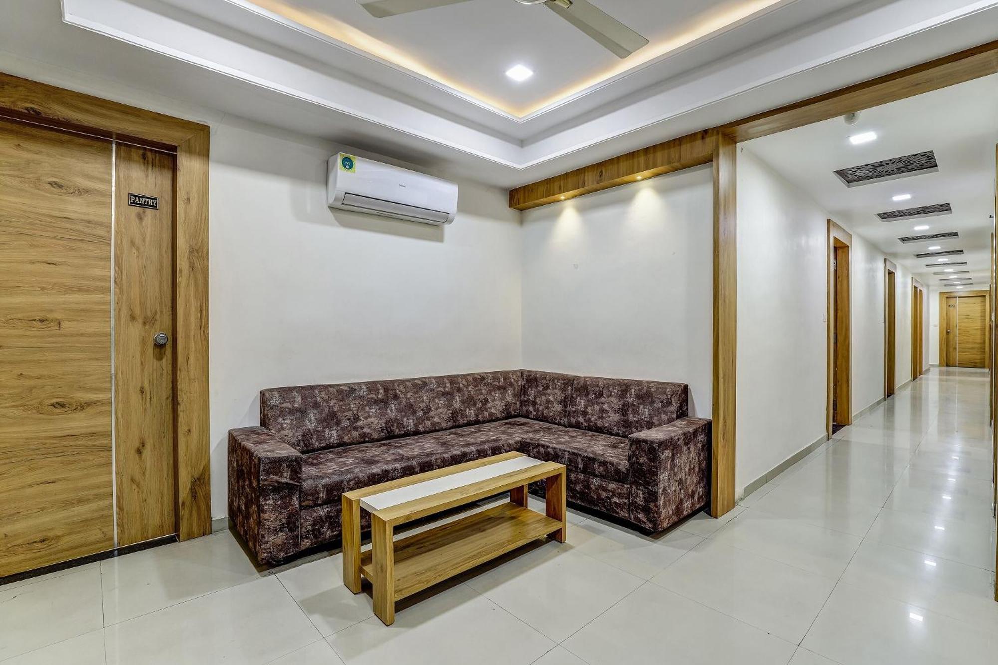 Отель Capital O Maple View Naroda Экстерьер фото